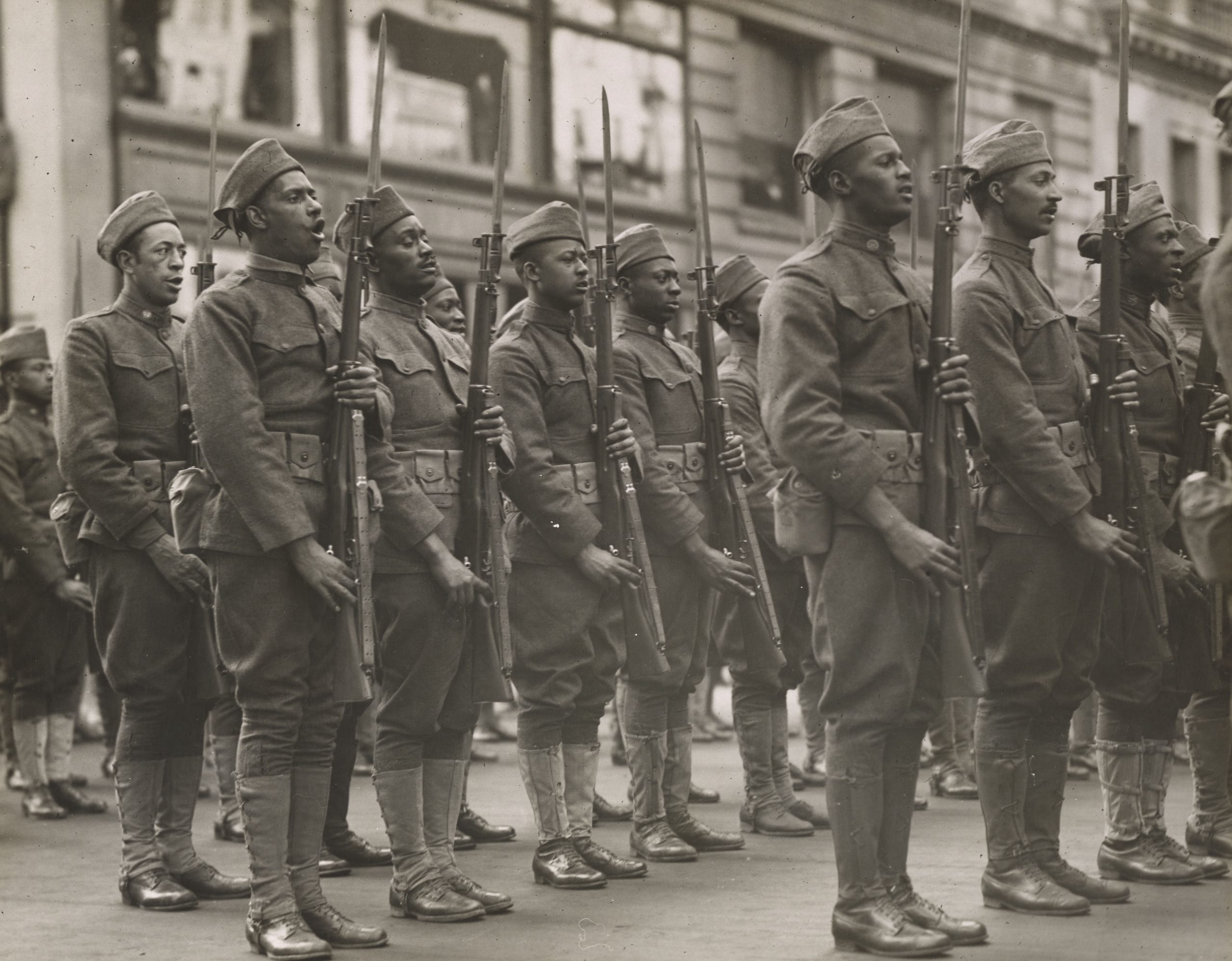 Первые 2 военный. Солдаты США В первой мировой войне. Harlem Hellfighters. Армия США В начале 20 века.
