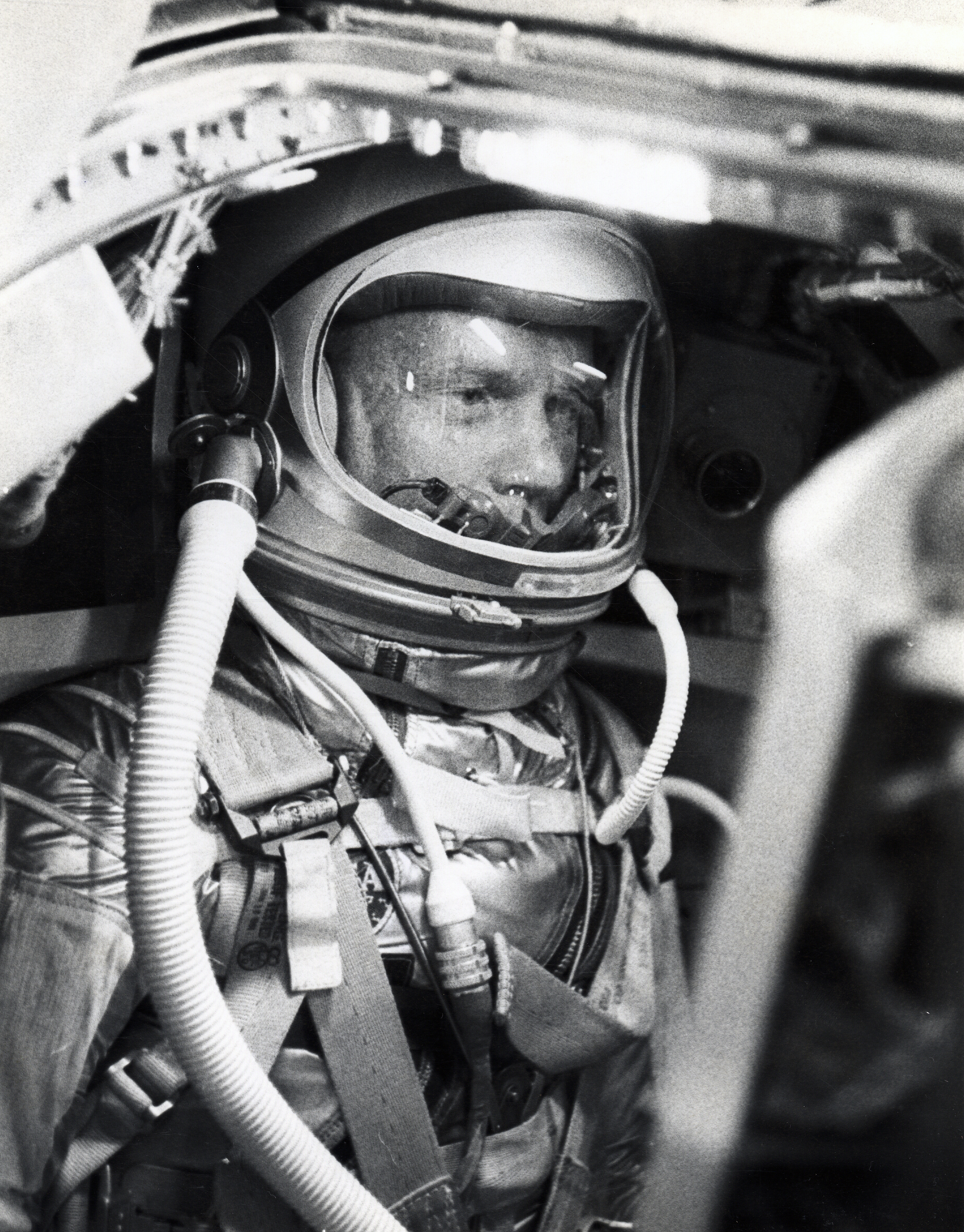 Первые в космос полетели американцы. Джон Гленн. Джон Гленн астронавт. Джон Гленн первый полет. Джон Гленн в космосе.